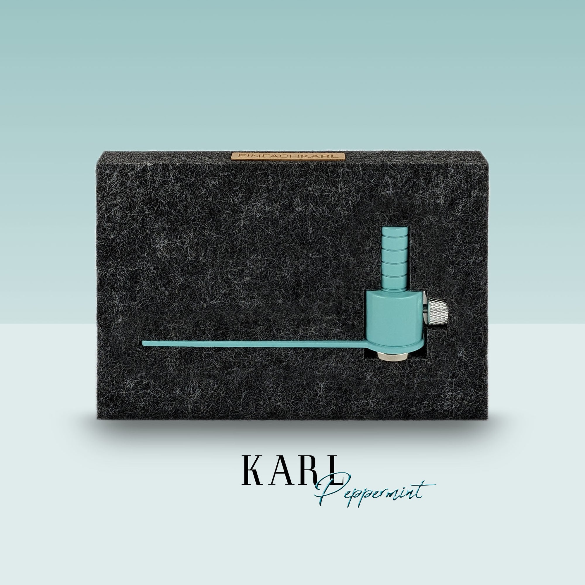 Zuschneidehilfe Karl in hellblauer Farbe