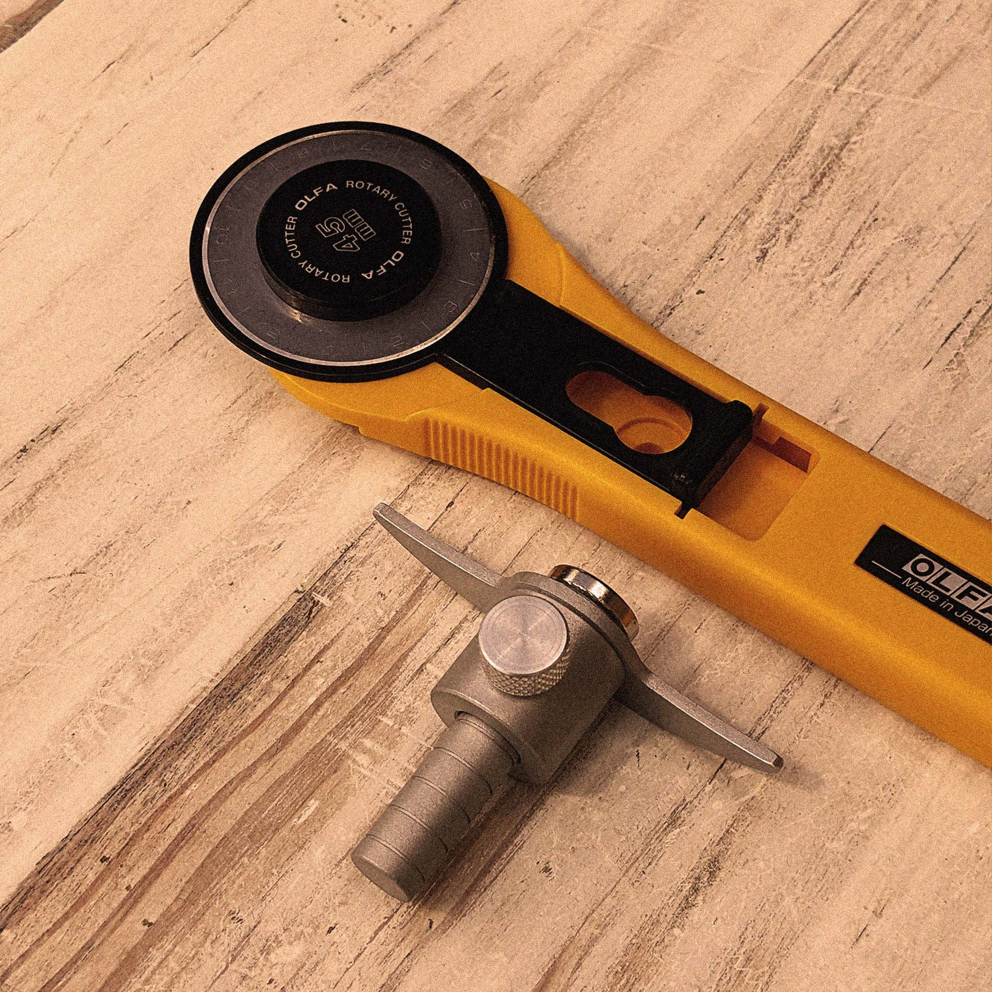 Rollschneider mit Zuschneidehilfe Karlchen