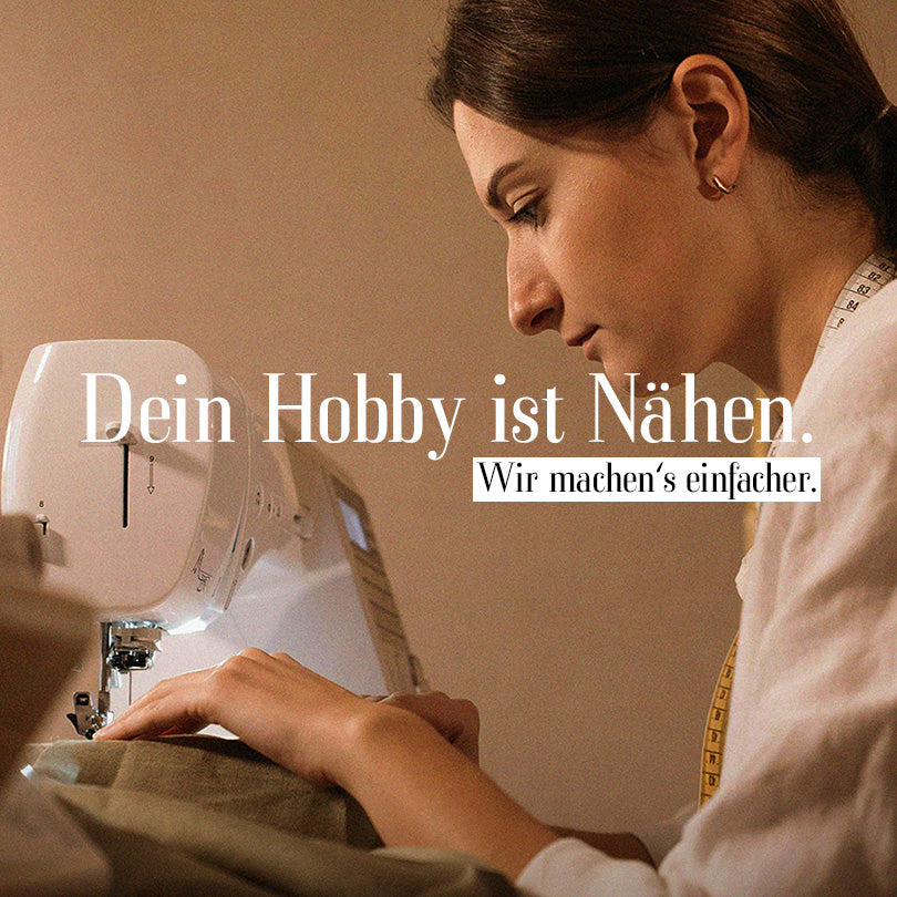 Frau näht mit Nähmaschine
